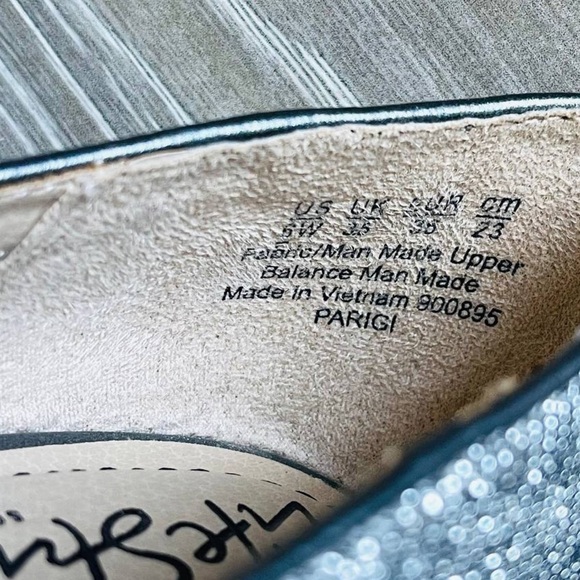 LifeStride Women's Parigi Silver Glitter Pumps Pewter Shoes 6 W Y2K Dressy Metal - Picture 5 of 6